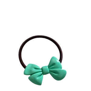 Frischer minzgrüner Haargummi mit Schleife in Jelly-Optik für sommerliche Pferdeschwanzfrisuren