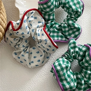 Chouchous en Tissu Pastoral à Carreaux Verts et Motif Floral Bleu Élastiques à Cheveux Support Queue de Cheval Femme