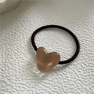 Close-up of a brown heart resin hair tie with a high-elasticity braided rope design