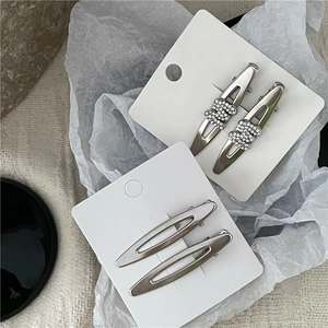 Silber Legierung Hohl Weidenblatt Haarspangen Für Damen Koreanische Mode Strass Buchstabe M Entenschnabelklemme Haarschmuck