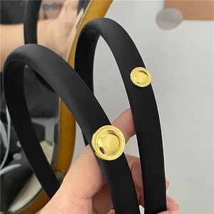 Vintage Satin Texture Padded Headband For Women Minimalist Black Fabric Hairband With Gold Circular Alloy Patch Fashion Headwear
