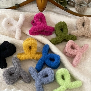 Women Sweet Plush Hair Claw Clip Cute Faux Fur Cross Hair Clip For Girls Autumn Winter Hair Styling Accessories