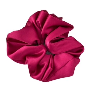 Eleganter Haargummi aus Satin in Drachenfrucht-Pink mit seidigem Glanz-Finish