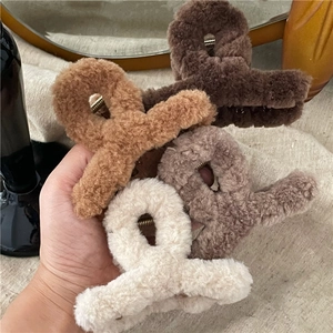 Korean Style Autumn Winter Plush Hair Claw Clip Cross Faux Fur Hair Clamp Elegant Solid Color Hair Accessory For Women