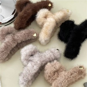 Molla per Capelli in Peluche di Ecopelliccia per Donna Con Ciondolo a Cuore in Lega Dorata Pinza a Croce Stile Coreano Accessorio Autunno Inverno
