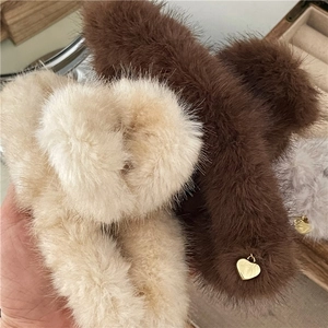 Mollette per capelli in finta pelliccia di visone beige e marrone con cuore oro
