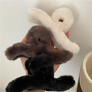 Autumn Winter Plush Geometric Wave Line Hair Claw Clip Simple Elegant Korean Style Faux Fur Hair Clips For Women Hair Accessories