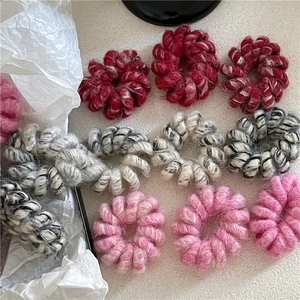 Élastiques à cheveux spirale en peluche douce aux couleurs d'hiver variées pour filles