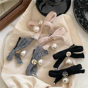Knitted bow hair clips set with imitation pearls and gold charms in three elegant colors