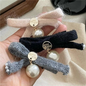 Vintage Knitted Bow Hair Clip With Faux Artificial Pearl Pendant Metal Tag Elegant Yarn Bowknot Duckbill Clip For Women Hair Accessories