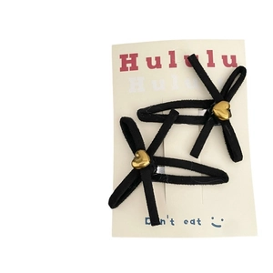 Barrettes à cheveux vintage en velours noir avec cœur doré sur carte de support