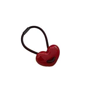 Élastique à cheveux doux avec cœur rouge perlé et support de queue de cheval marron