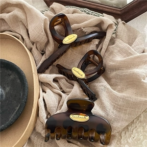 Retro Leopard Print Plush Hair Claw Clip Vintage Hair Catch With Handmade Metal Letter Tag Fashion Hair Accessories For Women