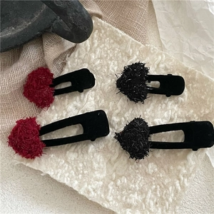 Barrettes à cheveux en peluche cœur rouge et noir, pinces à cheveux douces pour femmes