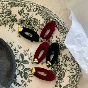 5-piece set of velvet oval hair clips in red and black with gold heart and bow details