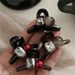 Korean Style Mini Rhinestone Hair Claw Clips Elegant Geometric Plastic Hair Grips With Red Beads For Women Daily Hair Accessories