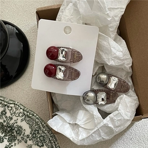 Lot de barrettes élégantes avec perles bordeaux et grises serties de strass brillants