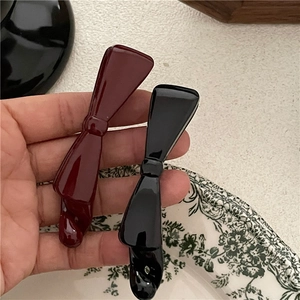 Morandi style twist hair clips in burgundy and black with a glossy resin finish
