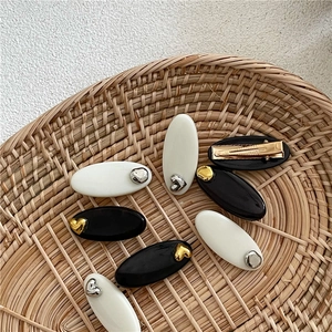 Pince à Cheveux Bec de Canard Ovale Douce Épingle à Cheveux Simple Noir Blanc Avec Cœur en Alliage Point Métallique Femme