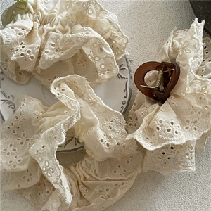 Damen Spitzenblumen Haargummis Vintage Stoff Stickerei Scrunchies Elegante Ausgehöhlte Haarklammern Täglicher Haarschmuck