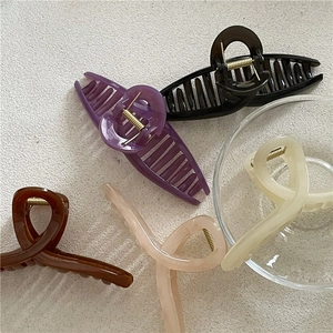 Minimalist jelly texture cross hair claws in assorted pastel colors and geometric shapes