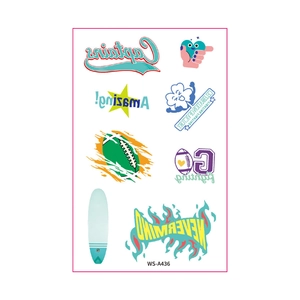 Tatuaggi temporanei impermeabili per bambini con temi sportivi e di surf alla moda e colorati