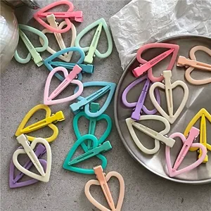 Douce Pince à Cheveux Bec de Canard en Plastique Mat Forme de Cœur Couleur Macaron pour Femmes Filles Accessoire Coiffure