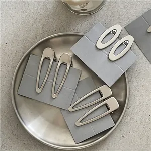 Minimalistisches Haarklammer Set in Matt Silber mit hohlem geometrischem Design