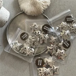 Set di dieci fermagli per capelli a stella in metallo argento in confezione trasparente