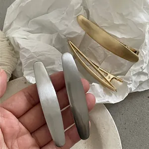 Fermaglio per Capelli Ovale Geometrico in Metallo Spazzolato Minimalista Elegante Oro Argento Opaco Becco d'Anatra Accessori per Capelli Moda Donna