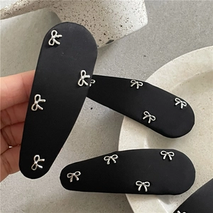 Lot de barrettes BB en tissu noir en forme de goutte avec nœuds argentés sur pierre grise