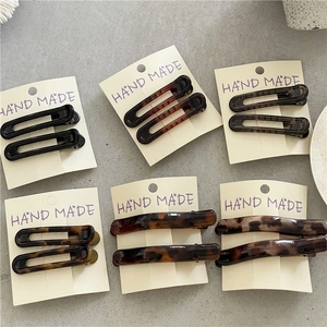Retro leopard print hair clip set with tortoiseshell patterns in rectangular and curved shapes