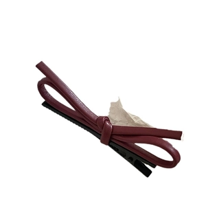 Barrette à cheveux nœud en cuir PU bordeaux avec clip bec de canard en métal argenté