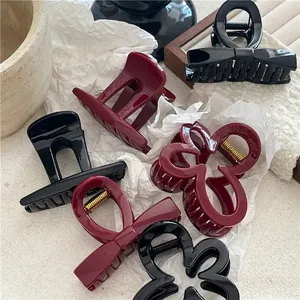 Pinze per capelli con fiori e fiocchi in resina nera e bordeaux, finitura lucida