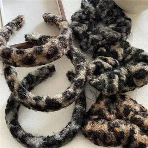 Set de serre-tête et chouchou léopard en peluche douce pour l'automne et l'hiver