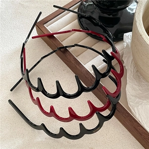 Fashionable wave-shaped plastic headbands in shiny black and deep red for daily hair styling