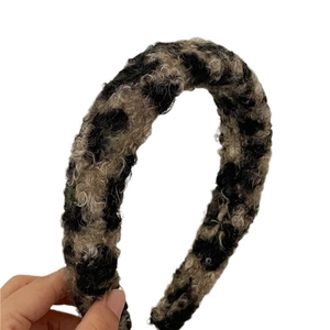 Serre-tête en peluche léopard chic en laine d'agneau épaisse pour la coiffure de mode d'hiver