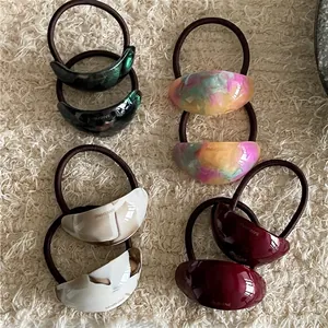 Achtteiliges Set aus Acetat-Haargummis mit farbigem Marmormuster für Damen