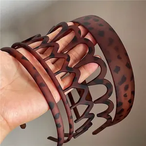 Matte Texture Leopard Print Plastic Resin Hairband Korean Style Anti-slip Teeth Headband For Women Daily Face Washing Accessory