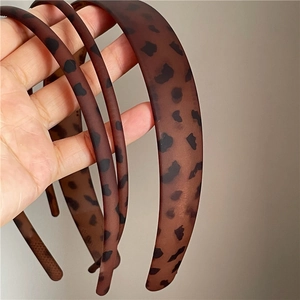 Detailed comparison of brown leopard print headbands in three varying widths with matte finish