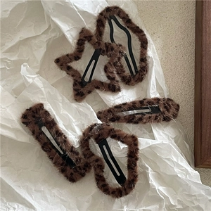 Retro plush leopard print BB hair clips in star and oval shapes for winter styling