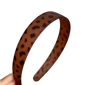 Matte leopard print thin headband with non-slip teeth for daily hair styling