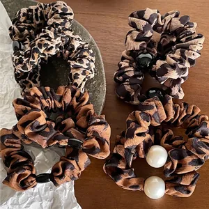 Chouchous en Tissu à Imprimé Léopard Vintage pour Femmes Attaches de Cheveux en Tissu Fait à la Main avec Perles Artificielles