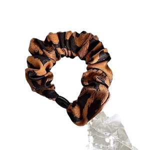 Chouchou rétro en tissu à motif léopard avec bande élastique et perle noire décorative