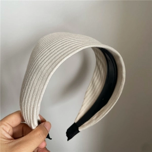 Detail of beige ribbed fabric headband with inner non-slip teeth for secure grip