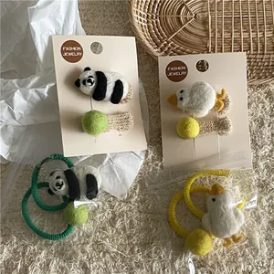 Detailset aus handgefertigten Wollfilz-Pandas und Enten-Haarklammern mit weichen Plüschbällen