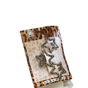Lot de trois pinces à cheveux en forme d'étoile avec motif léopard sur carte support