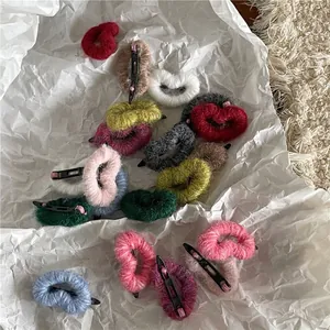 Barrettes à cheveux mignonnes en peluche en forme de cœur de couleurs variées