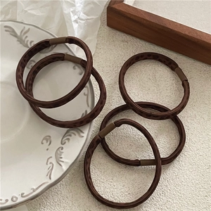 Set of 5 elastic leopard print hair ties in dark brown with matte connectors