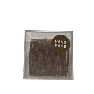 Set di elastici per capelli leopardati in scatola con etichetta fatta a mano